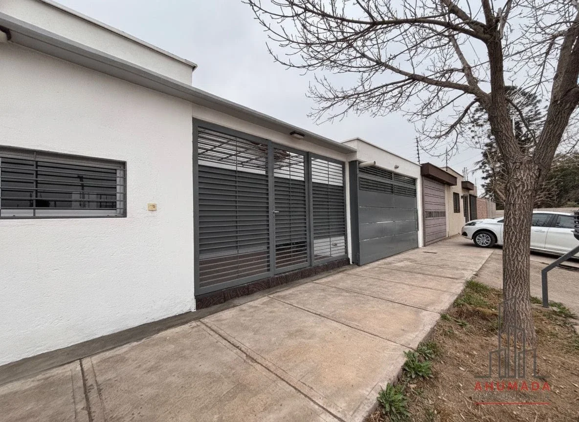 Casa en venta c/ cochera en Luzuriaga - Imagen 1