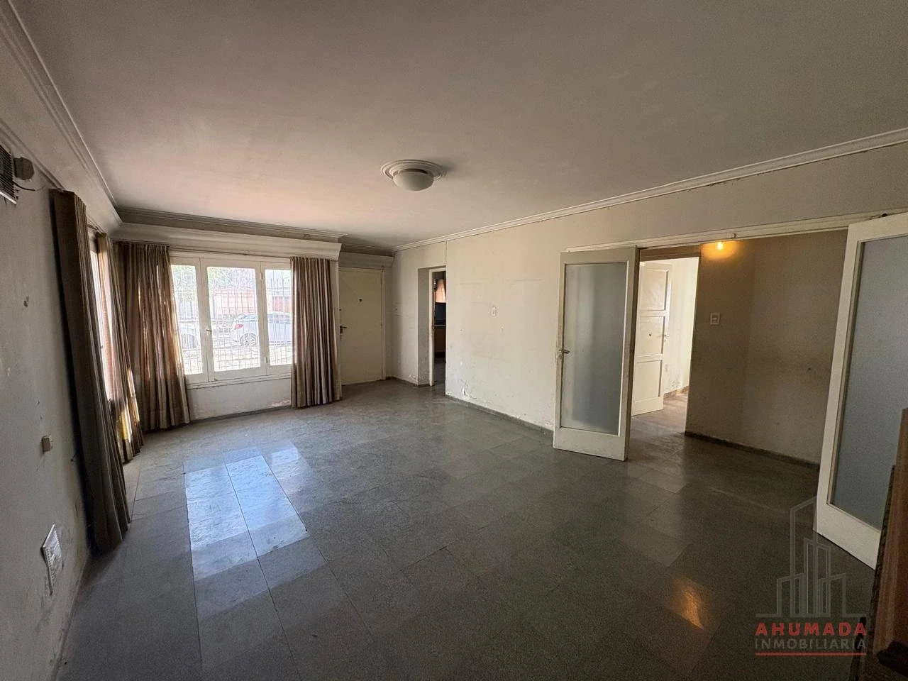 Casa esquina -Apta uso comercial en Sexta sección - Imagen 5