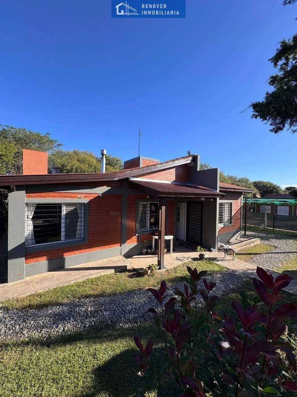 Casa en venta c/ cochera en Los Molles - Imagen 1