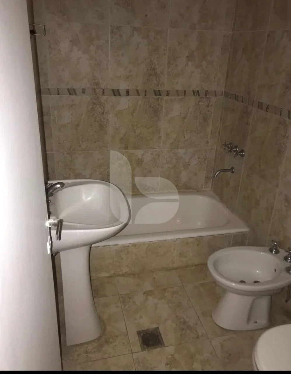 Casa en venta3 dormitorios c/ cochera y Piscina - Imagen 4