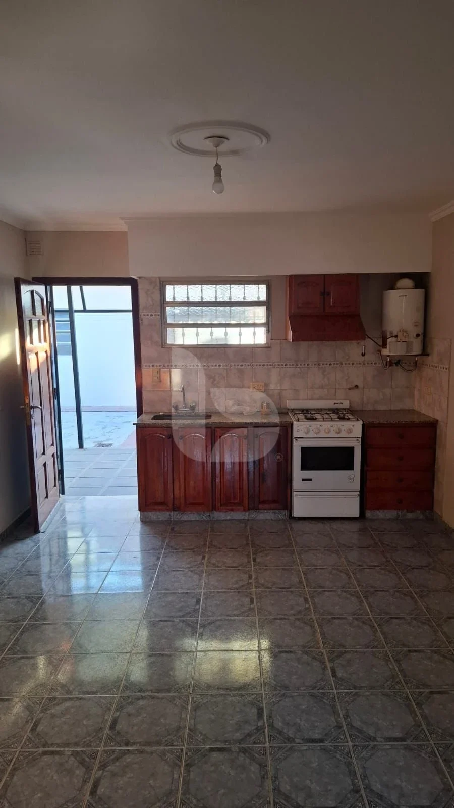 Casa en Alquiler de 2 Dormitorios c/ cochera - Imagen 3