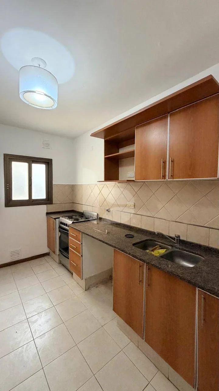 Departamento en alquiler de 2 Dormitorios  c/ cochera Centrico - Imagen 2