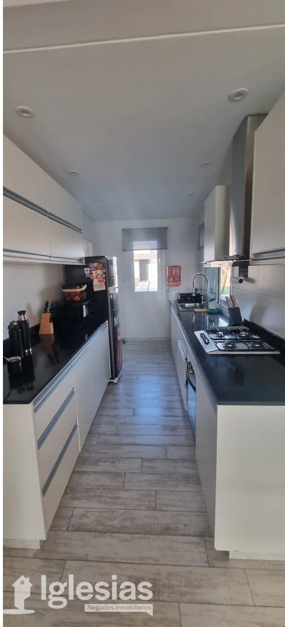 Casa en alquiler de 4 ambientes en Barrio San Simon - Imagen 4