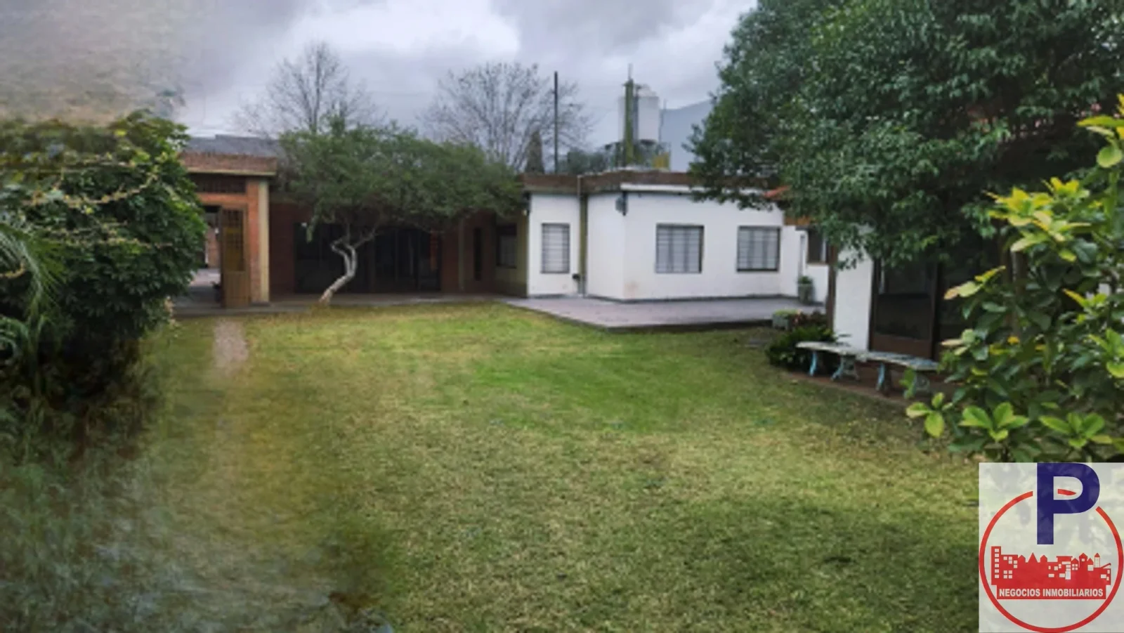 VENTA CASA 4 AMBIENTES CON JARDIN Y COCHERA CASTELAR - Imagen 4
