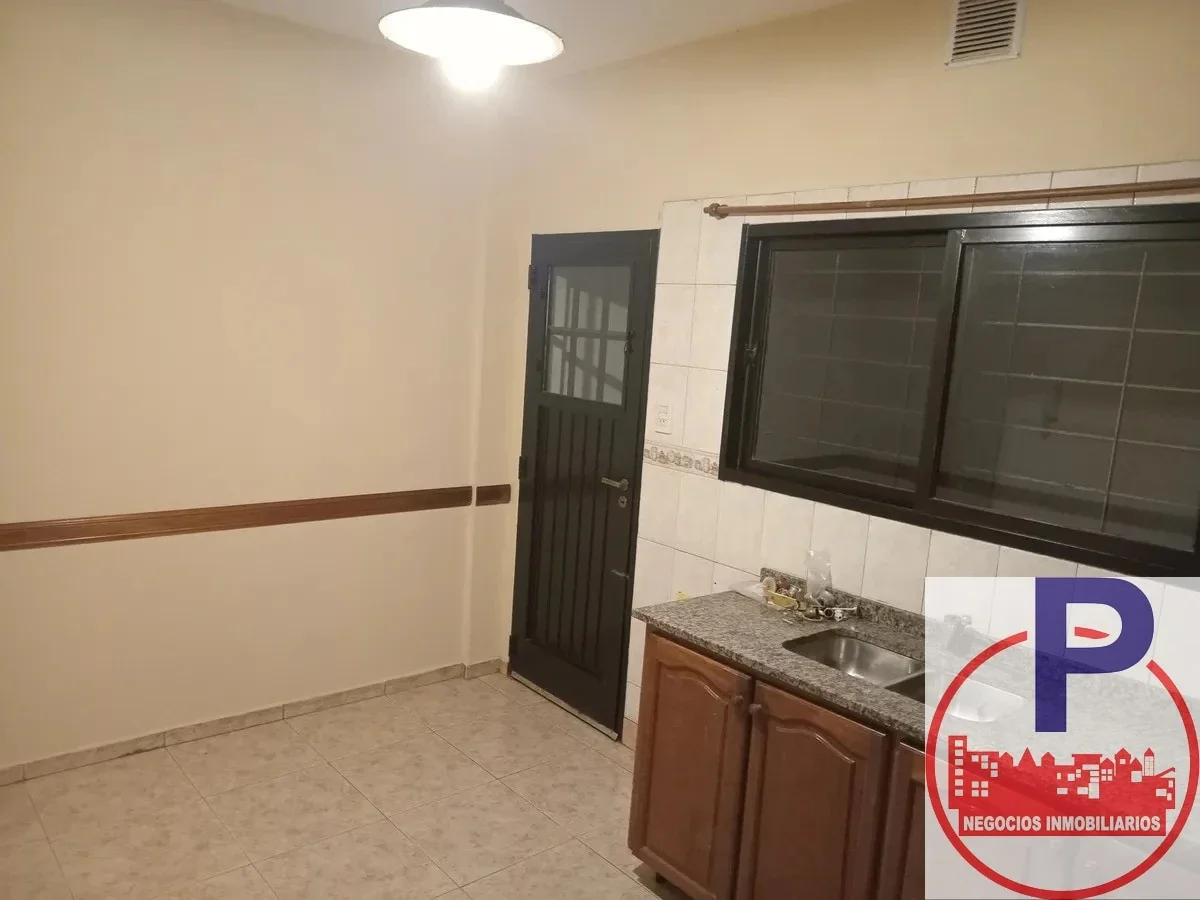 Dúplex en alquiler 3 ambientes con cochera en Villa Luzuriaga - Imagen 2