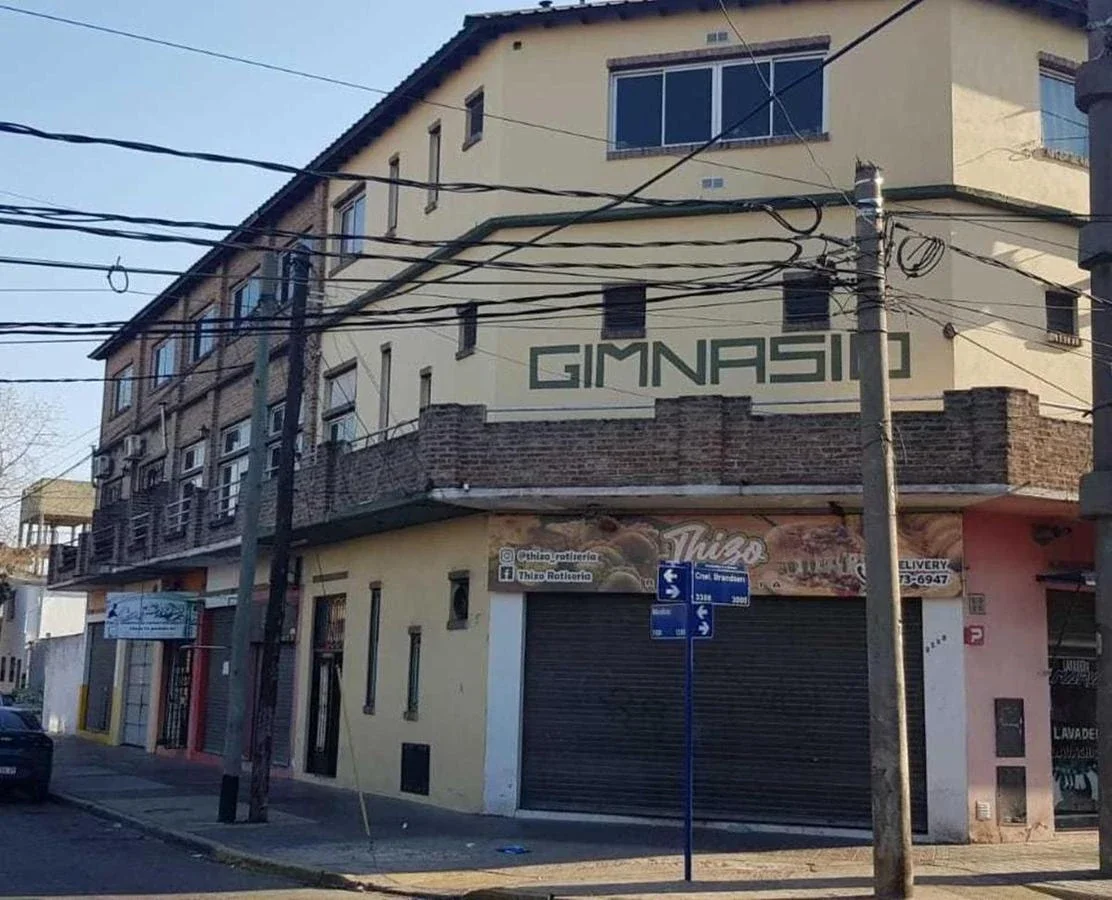 VENTA EN BLOCK 9 LOCALES, 2 SALONES, 2 DEPTO Y GARAGE - SAN JUSTO - Imagen 2