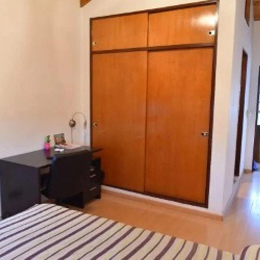 VENTA CASA 5 AMBIENTES CON PATIO Y COCHERA LOMAS DEL MIRADOR - Imagen 3