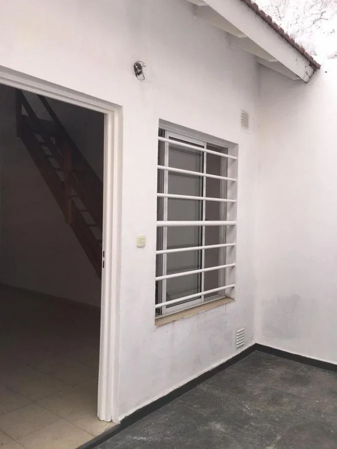 VENTA DUPLEX 2 AMBIENTES CON PATIO VILLA LUZURIAGA - Imagen 3