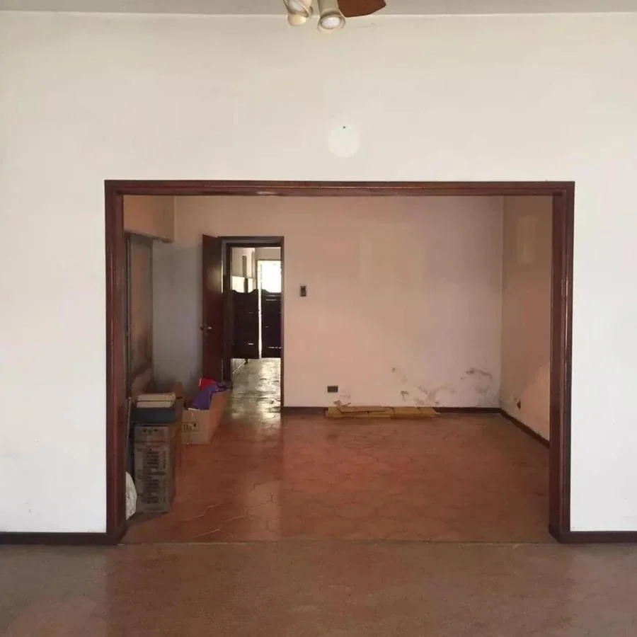 CASA 3 AMBIENTES A REFRACCIONAR SOBRE LOTE PROPIO LOMAS DE MIRADOR - Imagen 2