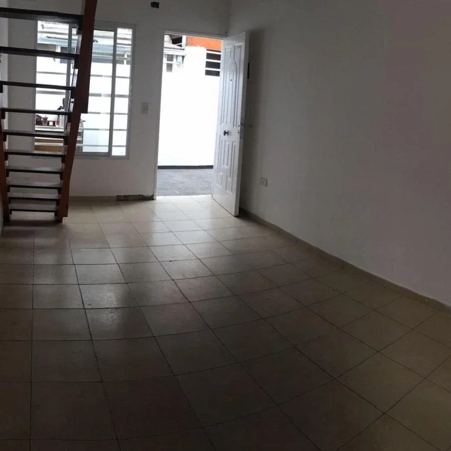 VENTA DUPLEX 2 AMBIENTES CON PATIO VILLA LUZURIAGA - Imagen 1