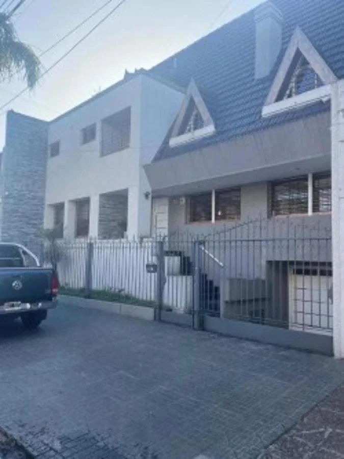 CASA 6 AMBIENTES CON PILETA CLIMATIZADA Y COCHERA RAMOS MEJIA - Imagen 1