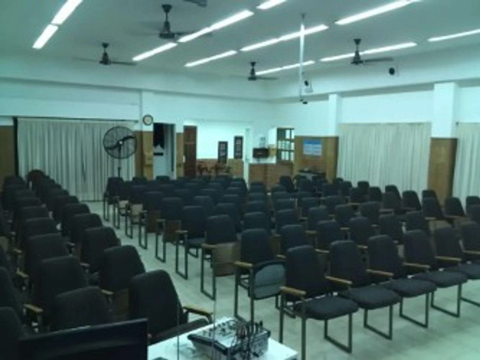 VENTA - CASA COMERCIAL TIPO SALON ISIDRO CASANOVA - Imagen 3