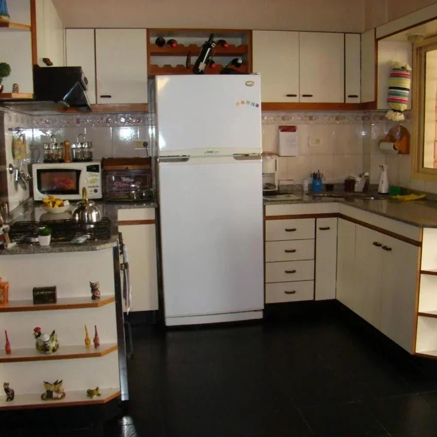 Venta Casa 4 ambientes con fondo y piscina Lomas del MIrador - Imagen 4