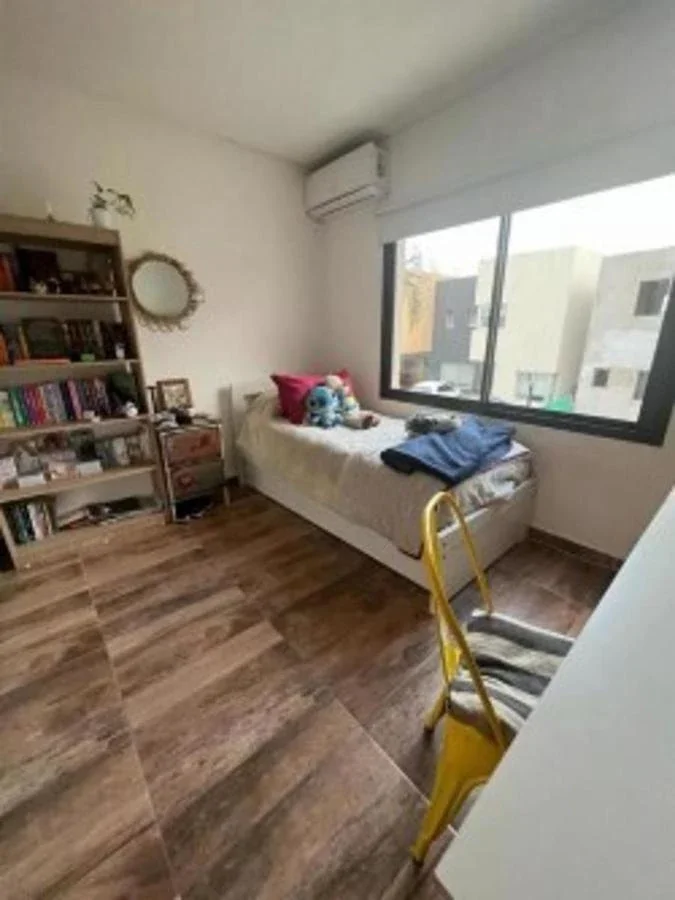 VENTA CASA 4 AMBIENTES CON PARQUE Y PILETA PARQUE LELOIRT - Imagen 3