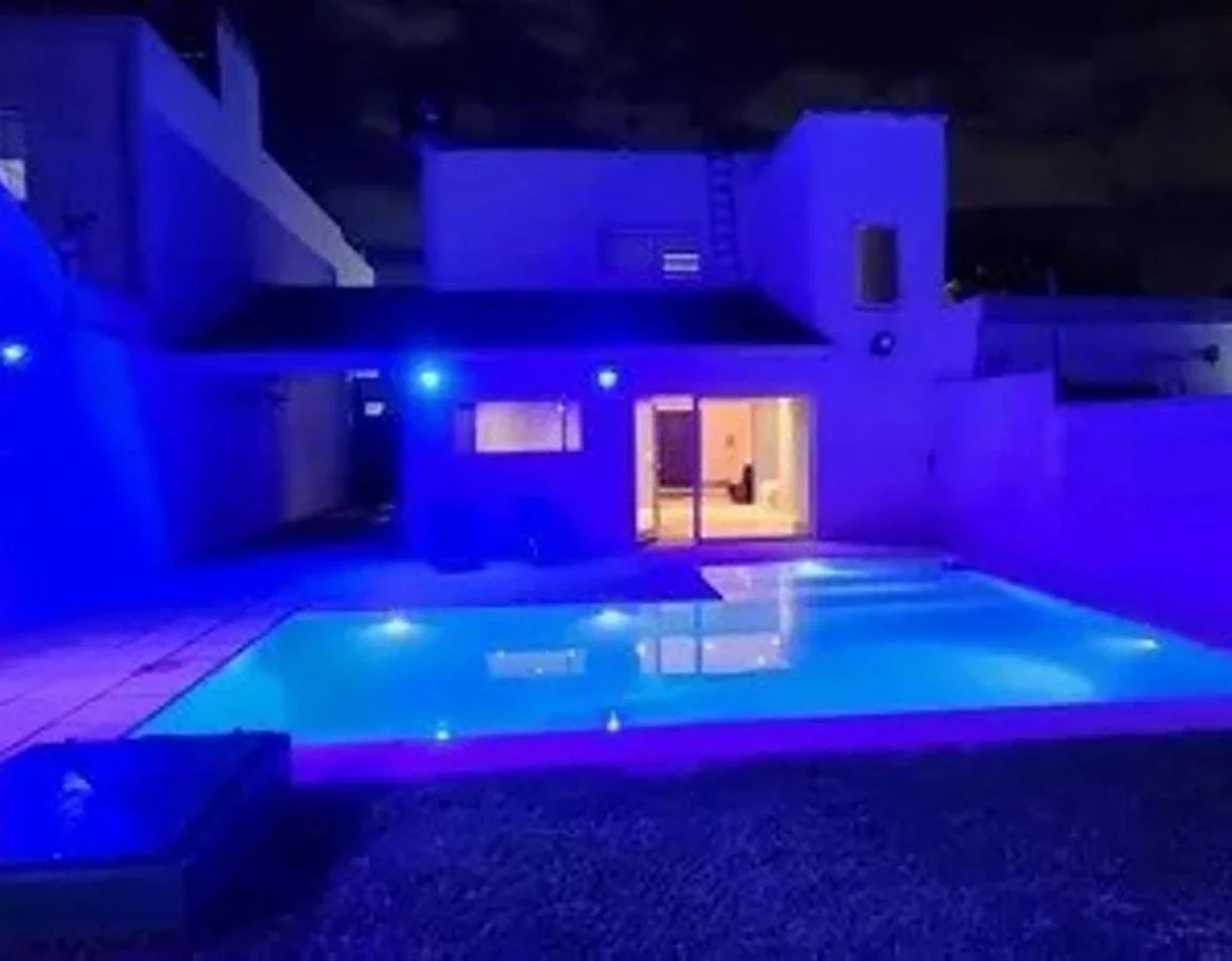 VENTA CASA 6 AMBIENTES CON PILETA Y DOS COCHERAS - MORON - Imagen 4