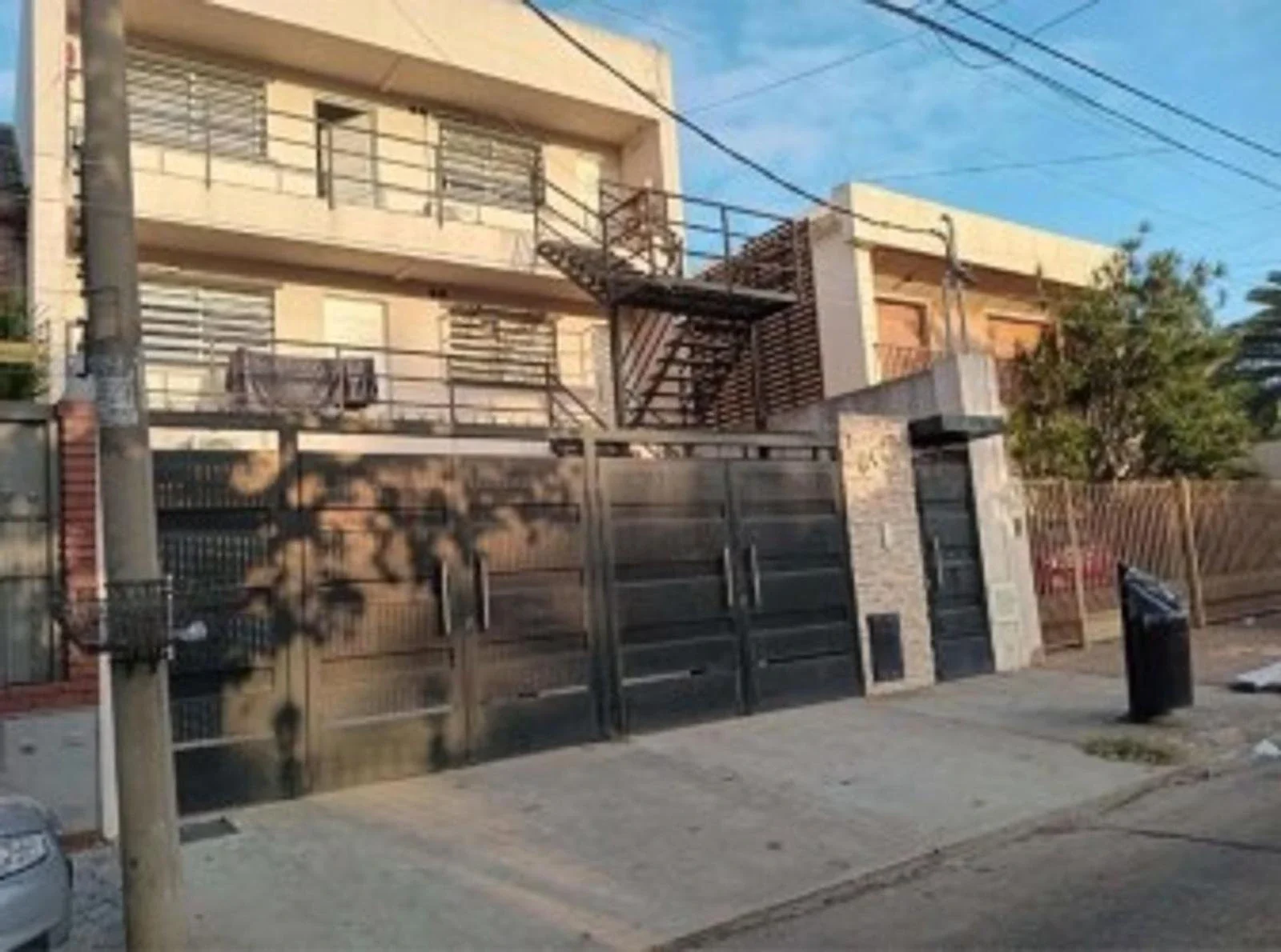 VENTA DEPARTAMENTO 2 AMBIENTES CON COCHERA CUBIERTA RAMOS MEJIA - Imagen 1