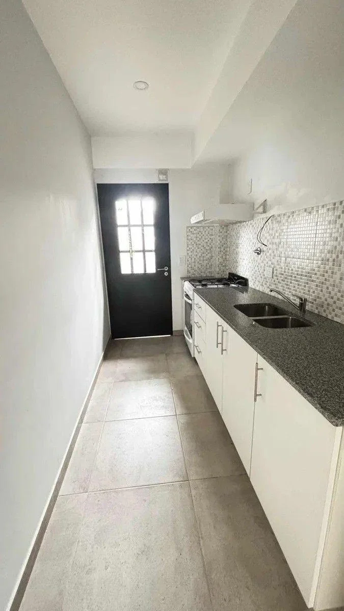 VENTA DEPARTAMENTO PH 2 AMBIENTES CON PATIO CASTELAR - Imagen 2