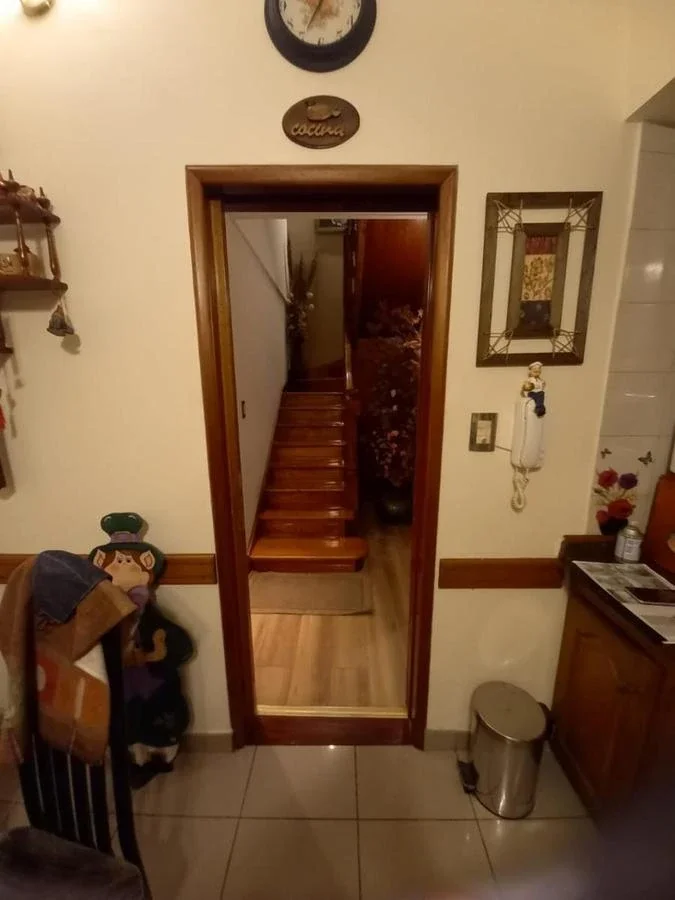 VENTA MORON CHALET 8 AMBIENTES PILETA JARDIN COCHERA - Imagen 5