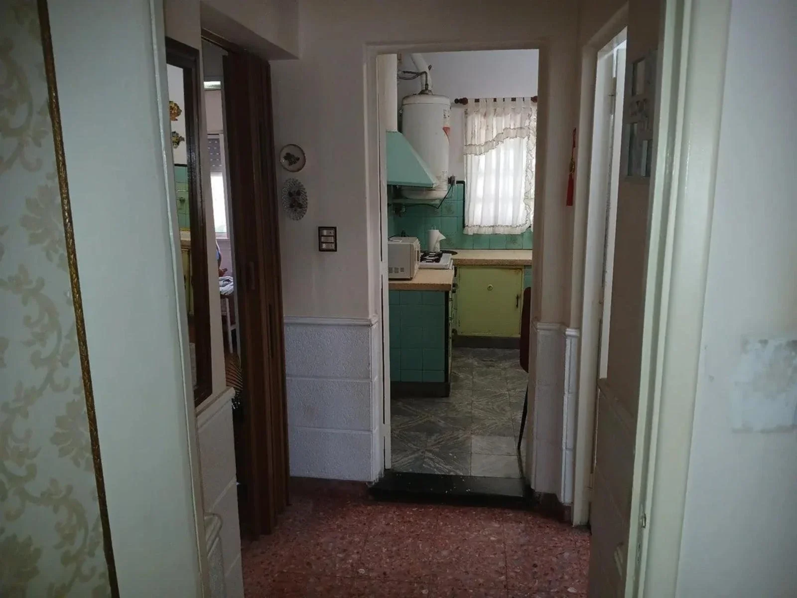 VENTA CASA 3 AMBIENTES CON DOS COCHERAS MORON - Imagen 2