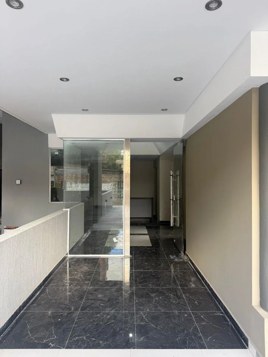 VENTA DEPARTAMENTO A ESTRENAR DE TRES AMBIENTES COCHERA RAMOS MEJIA FINANCIACION - Imagen 3