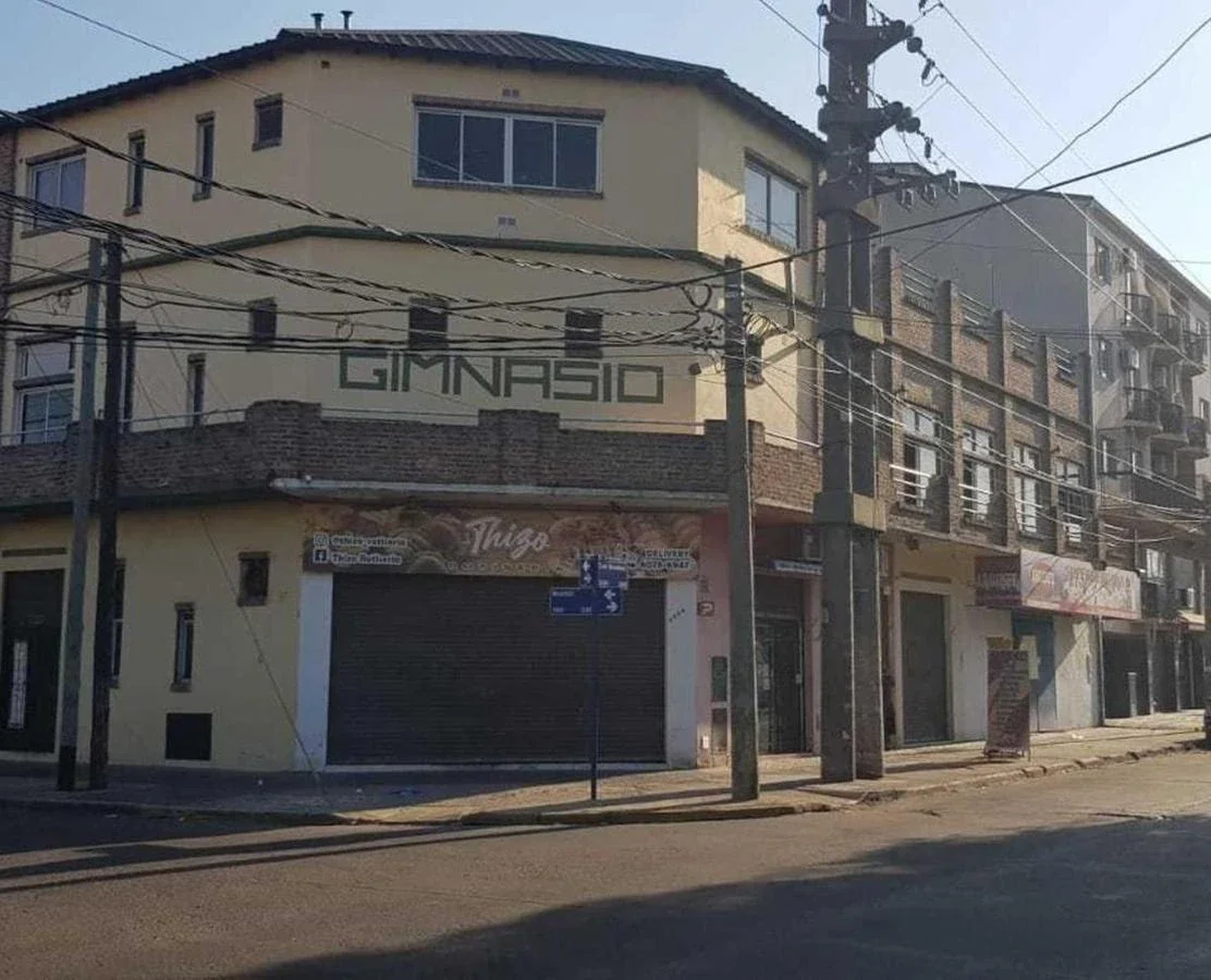 VENTA EN BLOCK 9 LOCALES, 2 SALONES, 2 DEPTO Y GARAGE - SAN JUSTO - Imagen 4
