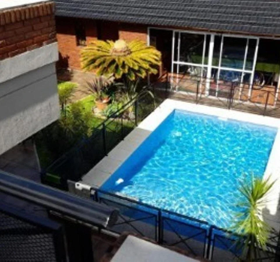 VENTA  CASA 5 AMBIENTES CON PILETA PARQUE Y COCHERA - Imagen 4