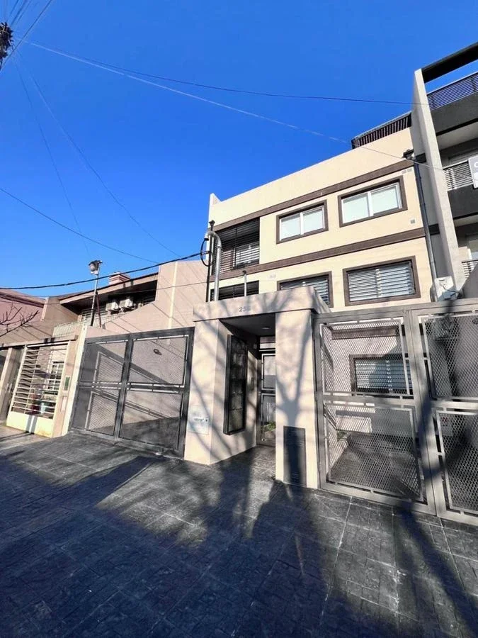 VENTA DEPARTAMENTO 3 AMBIENTES CON BALCON Y TERRAZA RAMOS MEJIA - Imagen 1