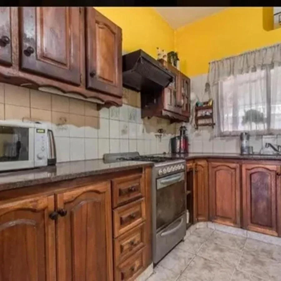 Venta casa 6 ambientes con cochera y fondo Isidro Casanova - Imagen 4