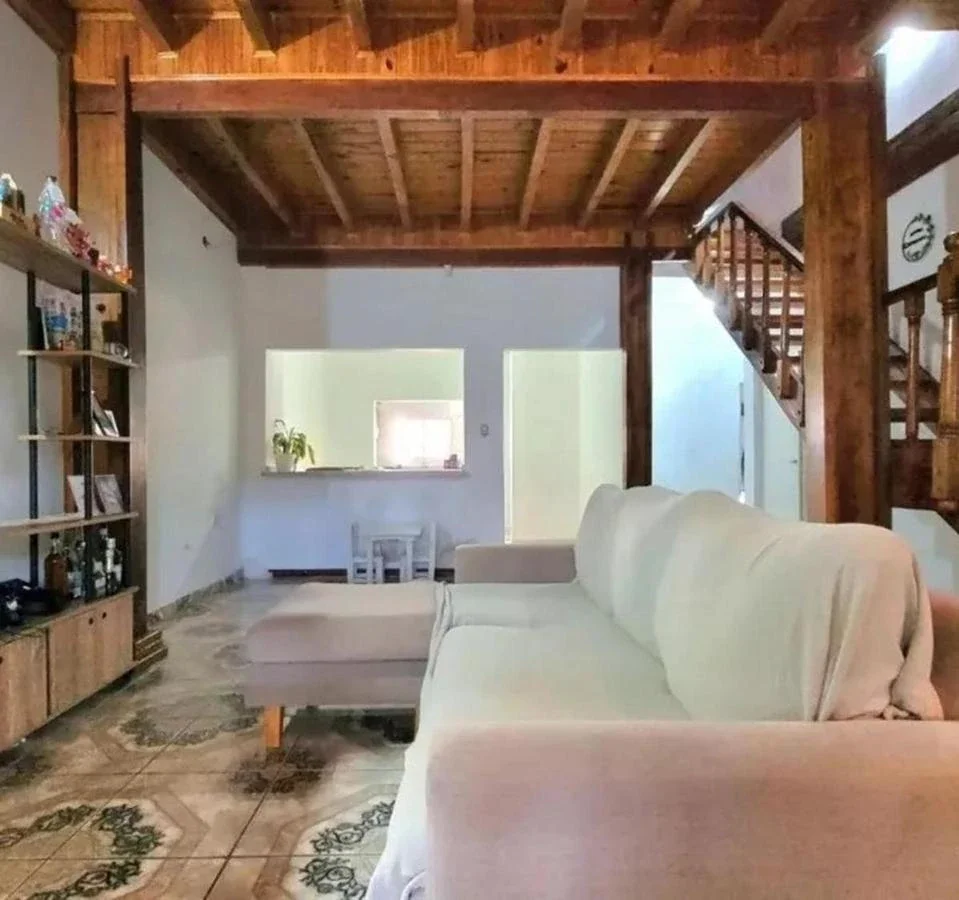 VENTA MORON CHALET 5 AMBIENTES CON JARDIN COCHERA - Imagen 4