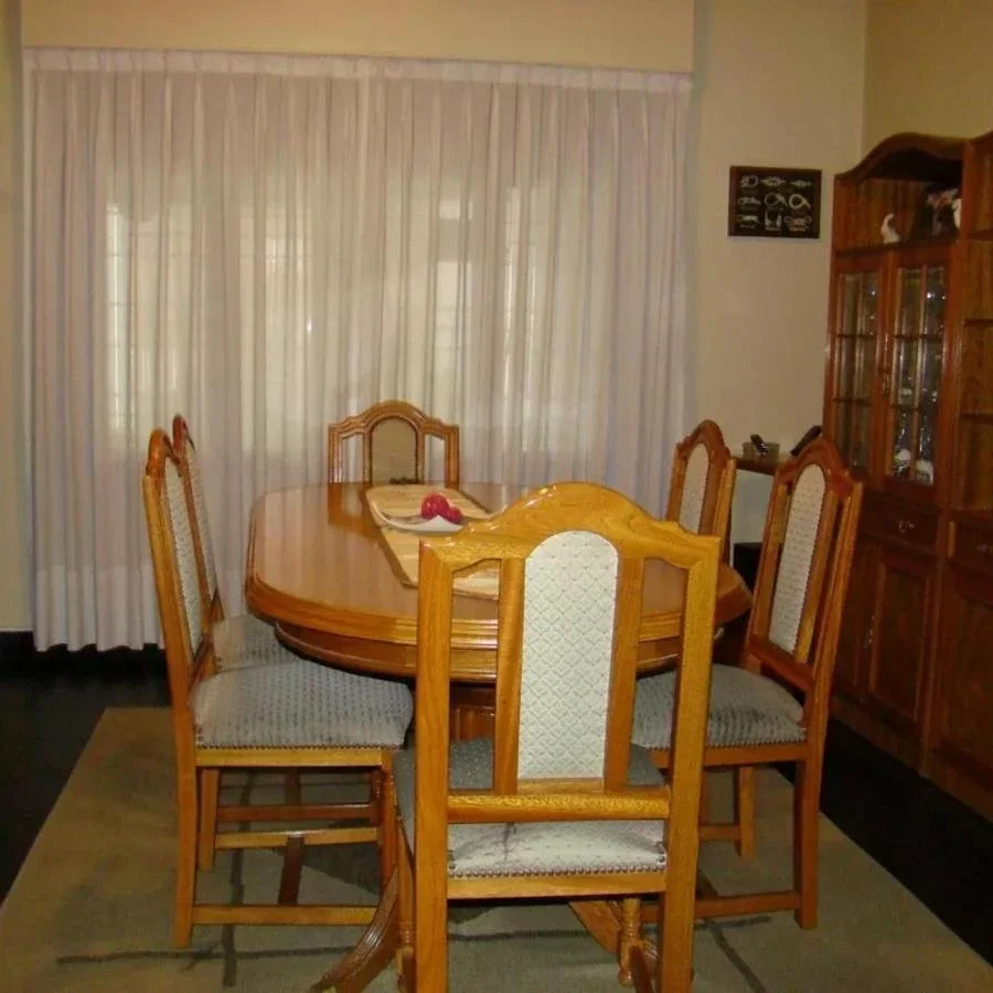 Venta Casa 4 ambientes con fondo y piscina Lomas del MIrador - Imagen 2