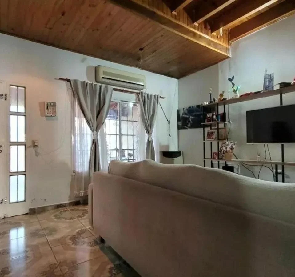 VENTA MORON CHALET 5 AMBIENTES CON JARDIN COCHERA - Imagen 5