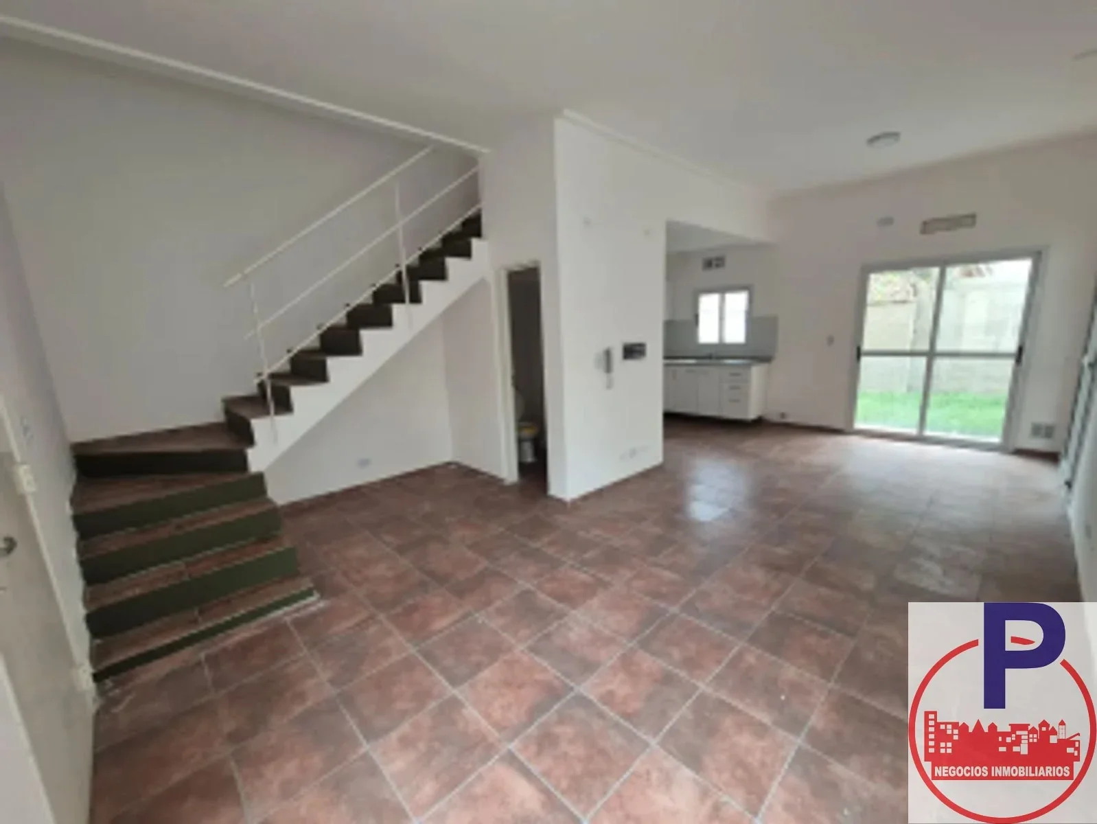Alquiler - PH de 3 Ambientes Con Cochera Patio y Balcon Ituzaingo - Imagen 1
