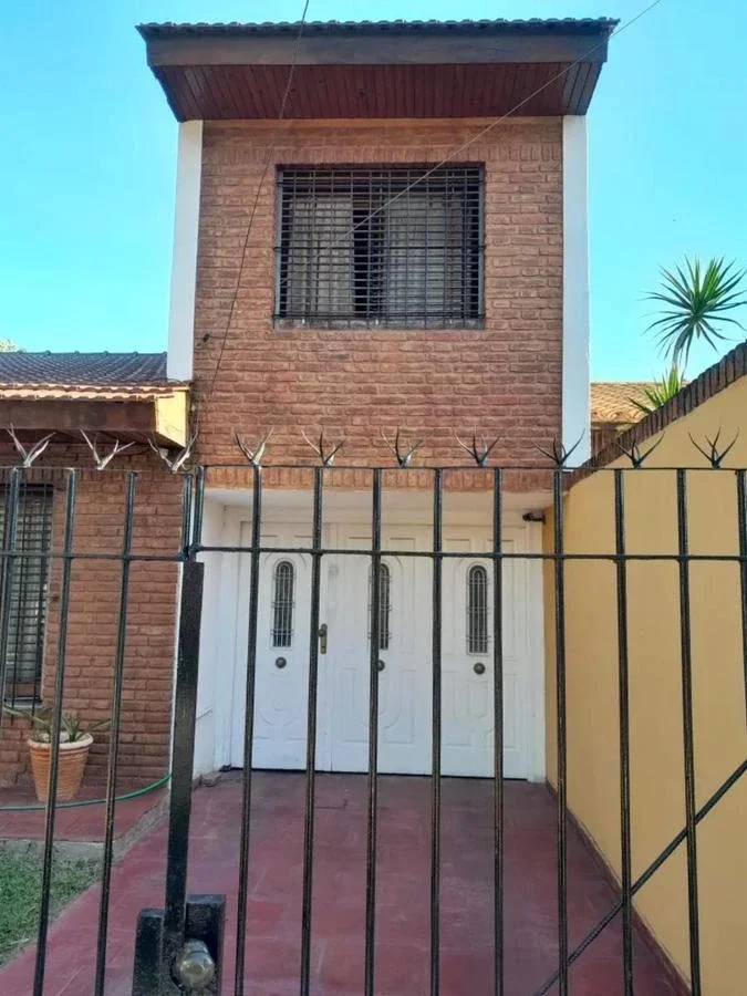 Casa 5 ambientes con fondo y pileta - Imagen 4