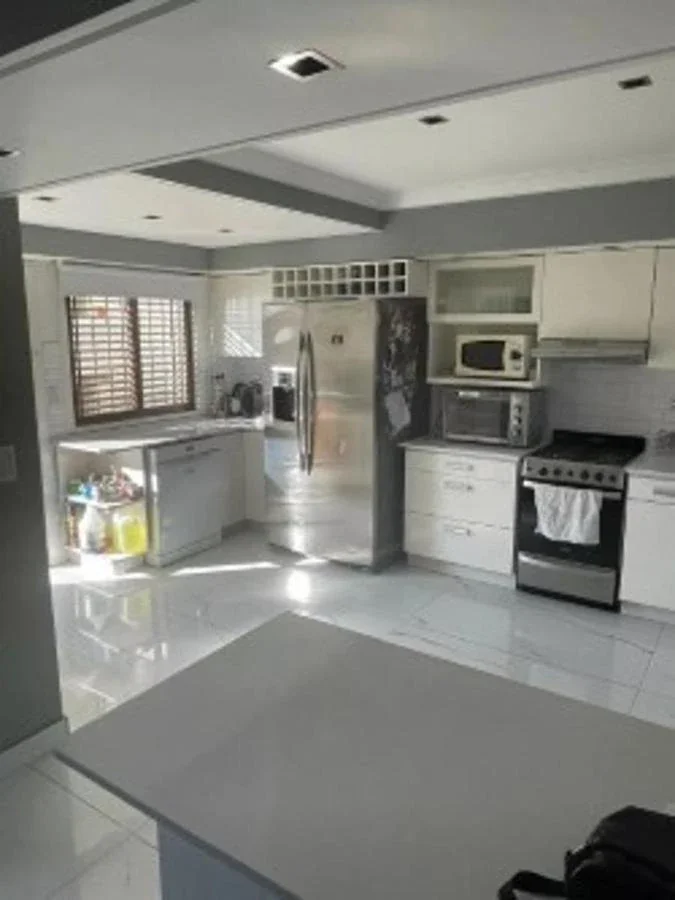 CASA 6 AMBIENTES CON PILETA CLIMATIZADA Y COCHERA RAMOS MEJIA - Imagen 2