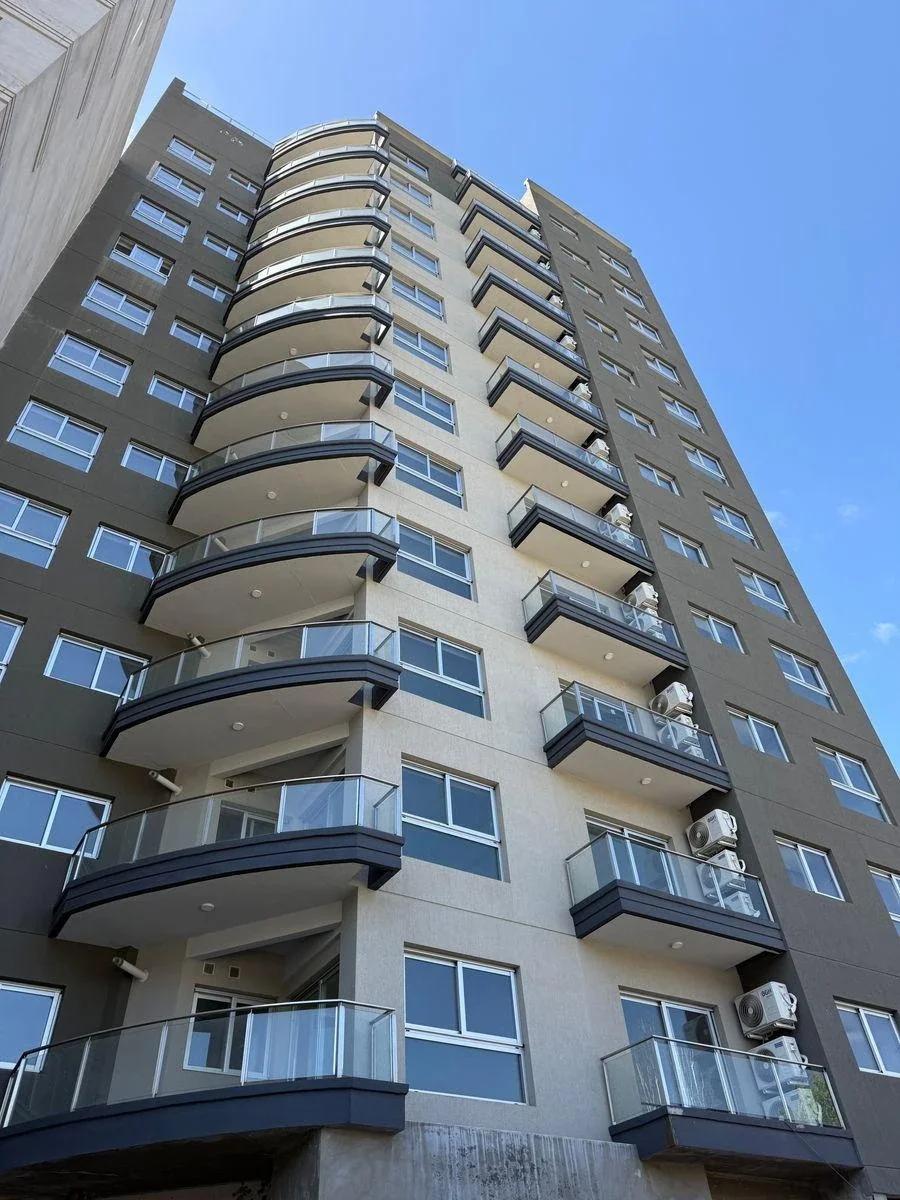 VENTA DEPARTAMENTO A ESTRENAR DE DOS AMBIENTES CON COCHERA RAMOS MEJIA - Imagen 1