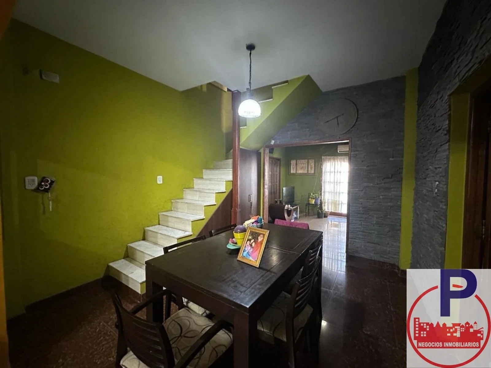 VENTA CHALET 5 AMBIENTES CON JARDIN Y DOS COCHERAS MORON - Imagen 4