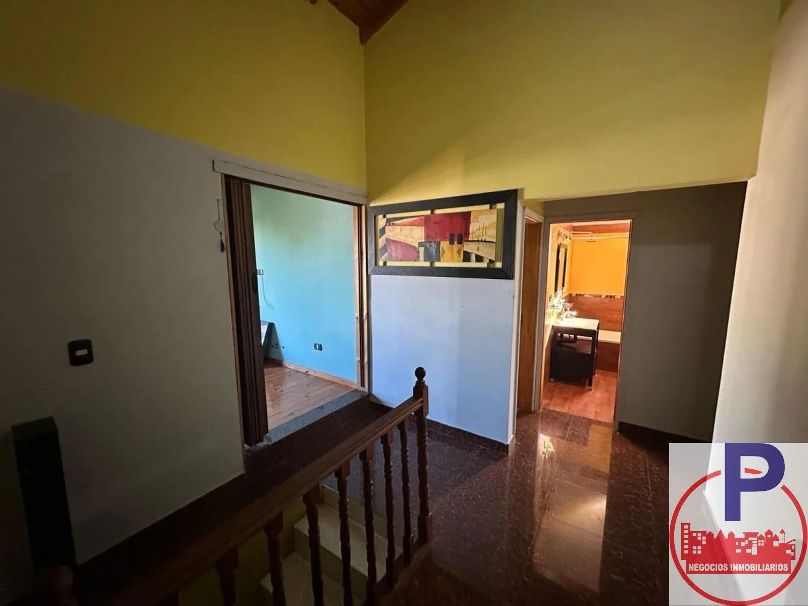 VENTA CHALET 5 AMBIENTES CON JARDIN Y DOS COCHERAS MORON - Imagen 2