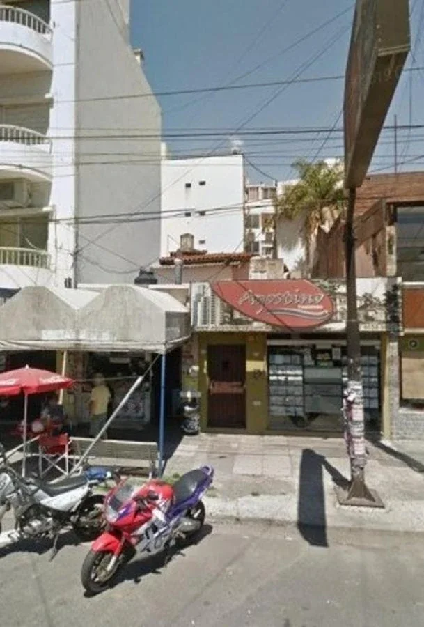 VENTA EN BLOCK : CASA EN DOS PLANTAS CON DOS LOCALES - RAMOS MEJIA - Imagen 1