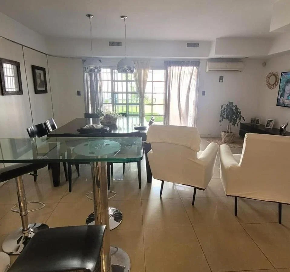 CASA  4 AMBIENTES CON QUINCHO Y PILETA - SAN JUSTO - Imagen 2