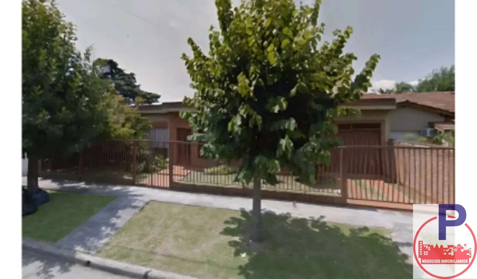 VENTA CASA 4 AMBIENTES CON JARDIN Y COCHERA CASTELAR - Imagen 5