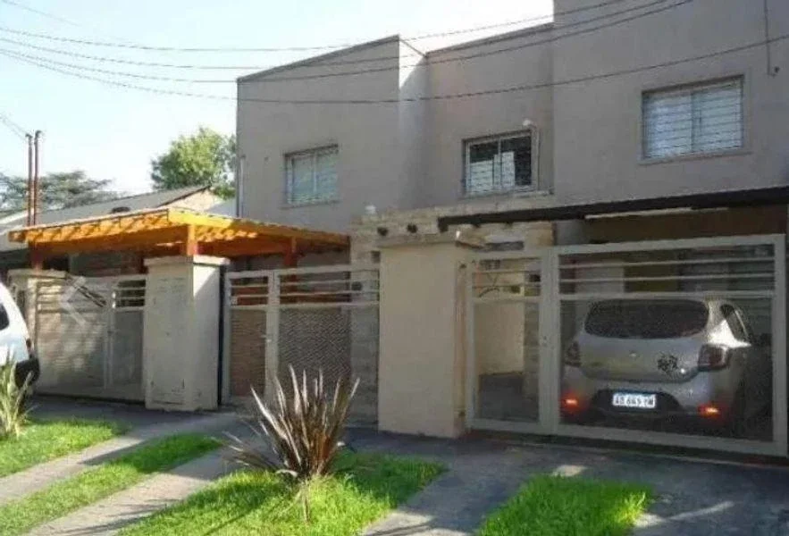 VENTA DUPLEX 4 AMBIENTES CON PATIO Y COCHERA ITUZAINGO - Imagen 2