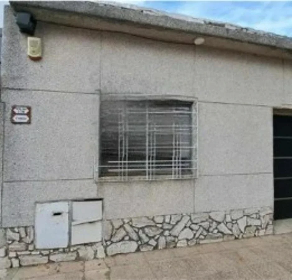 VENTA CASA 3 AMBIENTES CON COCHERA VILLA LUZURIAGA - Imagen 1