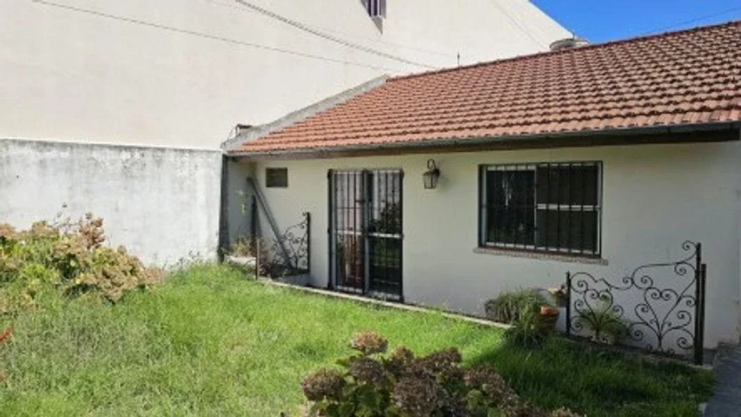 VENTA PH 4 AMBIENTES AL FRENTE EN PLANTA BAJA CON COCHERA RAMOS MEJIA - Imagen 4