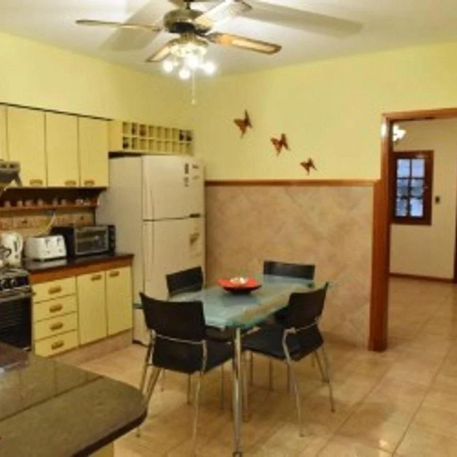 VENTA CASA 5 AMBIENTES CON PATIO Y COCHERA LOMAS DEL MIRADOR - Imagen 5