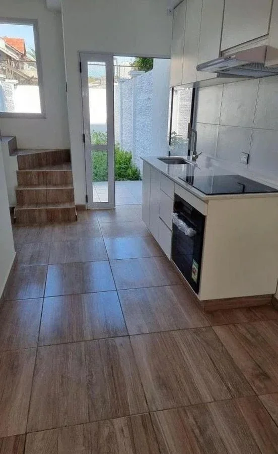 VENTA DUPLEX 3 AMBIENTES A ESTRENAR PATIO Y COCHERA - Imagen 2