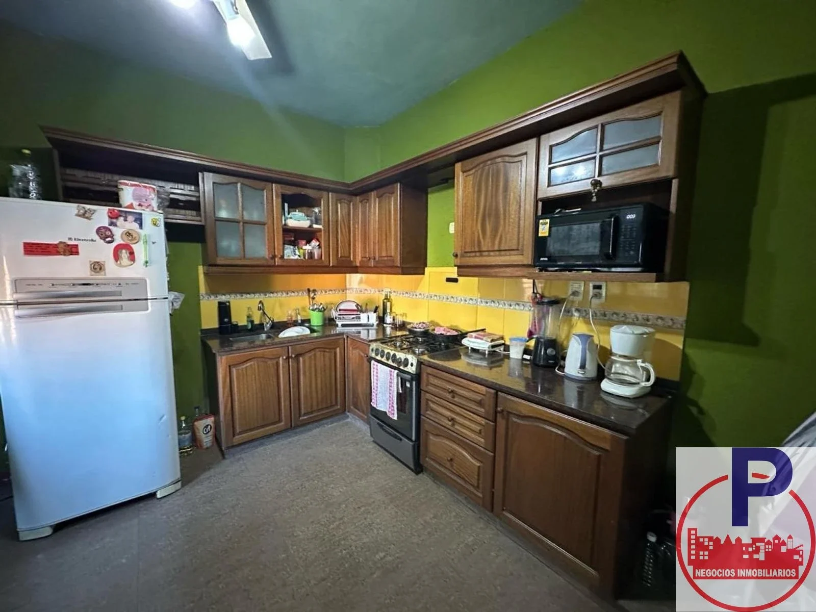 VENTA CHALET 5 AMBIENTES CON JARDIN Y DOS COCHERAS MORON - Imagen 3