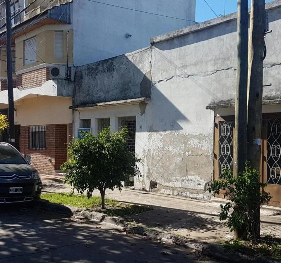 Venta Ramos Mejia Casa 3 Ambientes con Cochera - Imagen 1