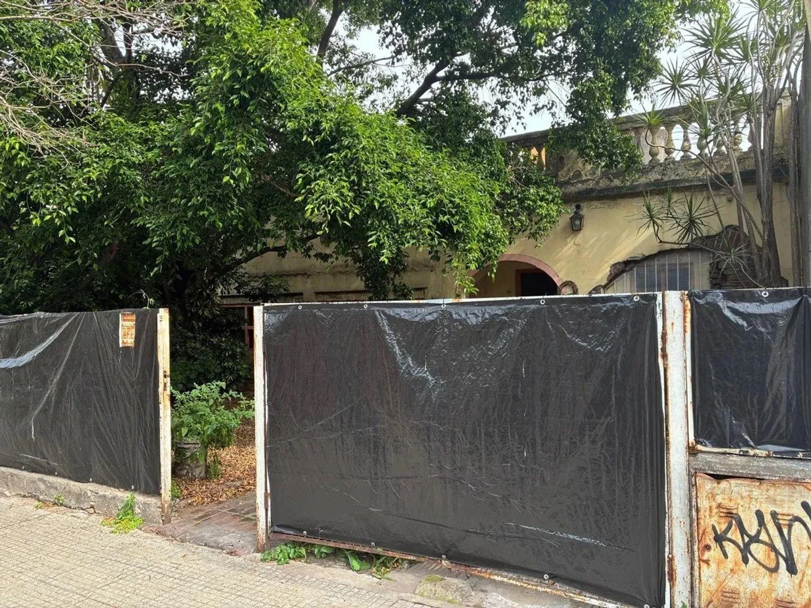 VENTA CASA ANTIGUA A REMODELAR TERRENO LOTE RAMOS MEJIA - Imagen 3