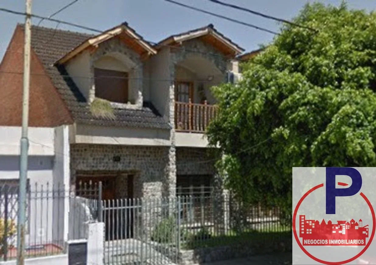 VENTA CHALET 5 AMBIENTES CON JARDIN Y DOS COCHERAS MORON - Imagen 1