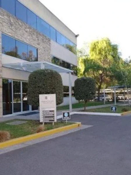 ALQUILER OFICINA COMERCIAL PARQUE LELOIR CON COCHERA - Imagen 2